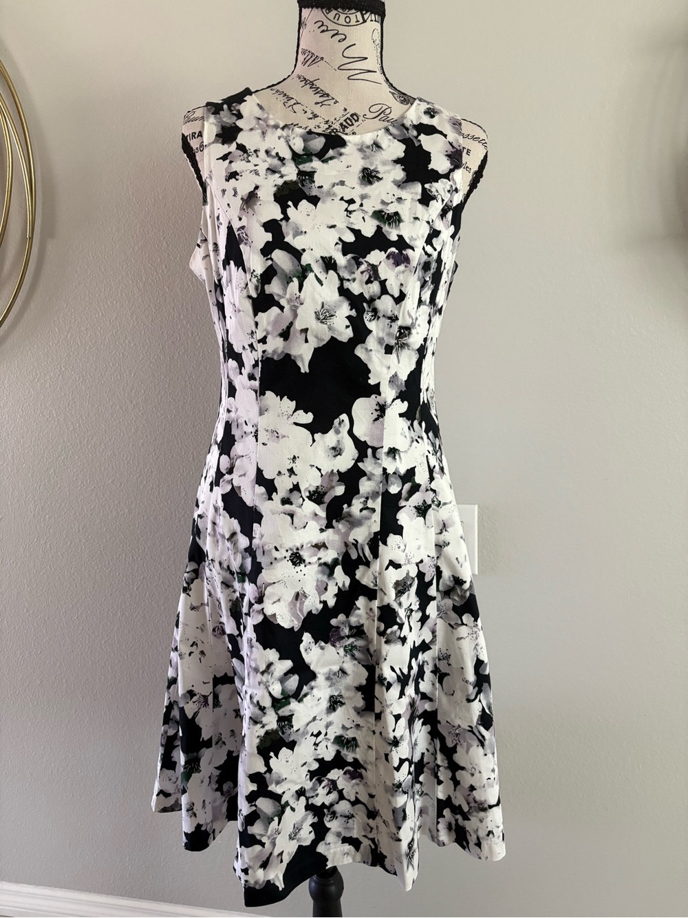 Ronni Nicole Black & White Floral Sleeveless Midi Dress
